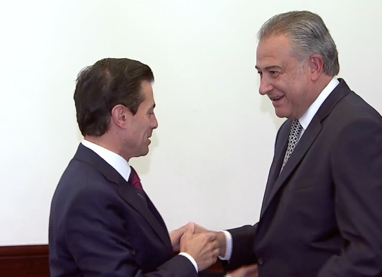El presidente de México Peña Nieto y el vicepresidente colombiano Óscar Naranjo. Foto. Cortesía. 