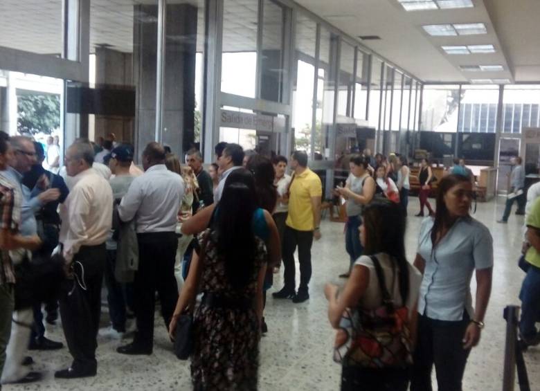 Falsa alarma de bomba obligó evacuación de la Alcaldía de Medellín