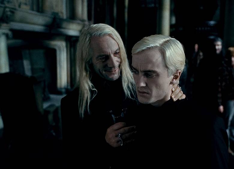Lucius y Draco Malfoy en la adaptación cinematográfica de Harry Potter y las Reliquias de la Muerte. FOTO: Warner Bros