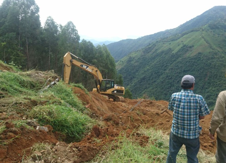 Derrumbe en La Huesera implica la remoción de 60.000 metros cúbicos de tierra. FOTO Cortesía