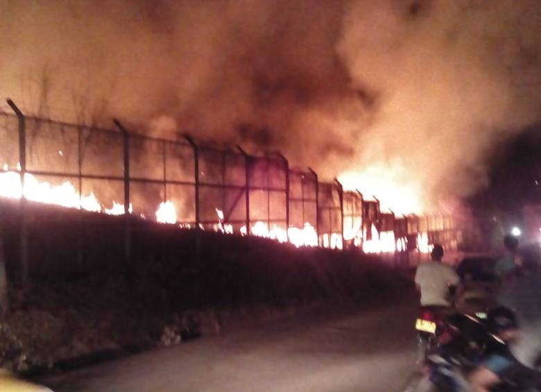 El incendio ocurrió en la parte trasera de la cárcel. FOTO CORTESÍA