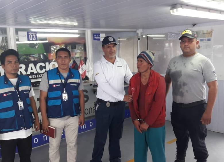 Migración Colombia expulsó a venezolano y peruano por cometer presuntos delitos en Bogotá