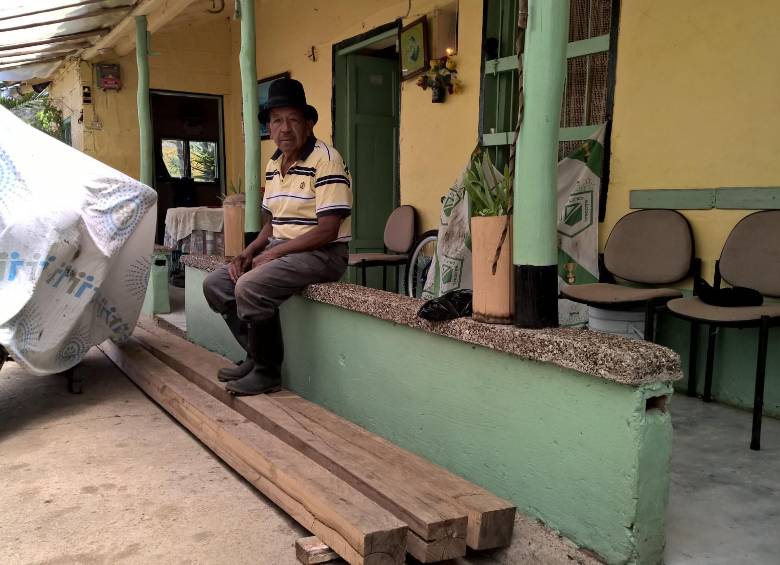 Aceptó que le entregaran la tablilla a cambio de los 500.000 pesos que Masora da, con cargo al contrato, por concepto de auxilio para mano de obra.