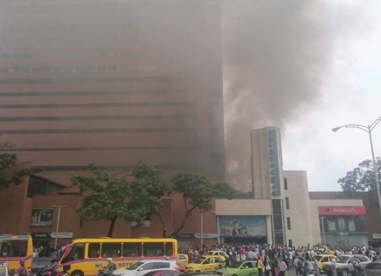 El incendio inició minutos antes de la 1:00 de la tarde. Foto Cortesía Óscar Anzola