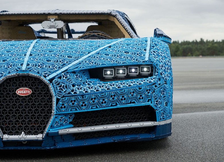 Vista frontal del Bugatti Chiron de Lego. FOTO LEGO