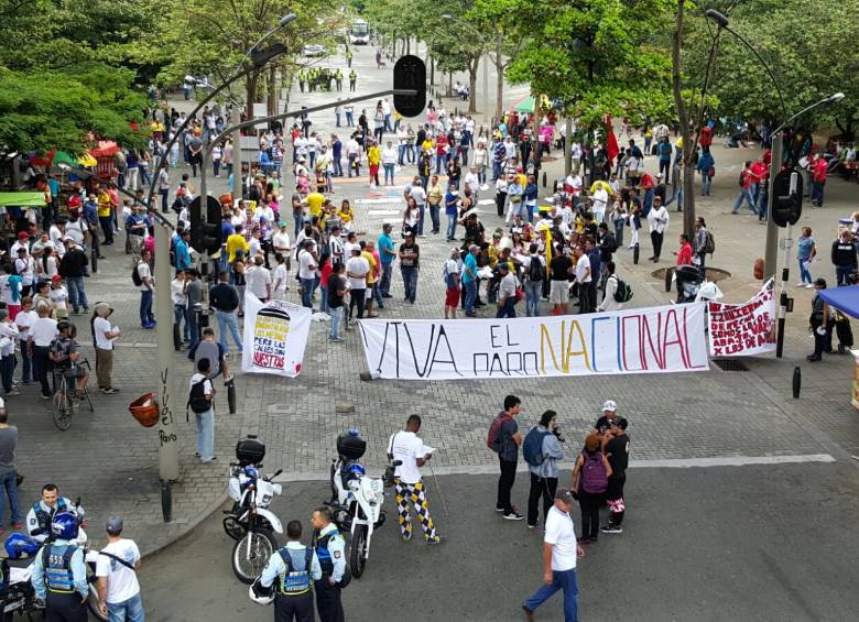 En Medellín la manifestación salió a las 9:00 de la mañana desde el Jardín Botánico en la Calle Carabobo e irá hasta el Parque de las Luces. FOTO Juan Sebastián Carvajal