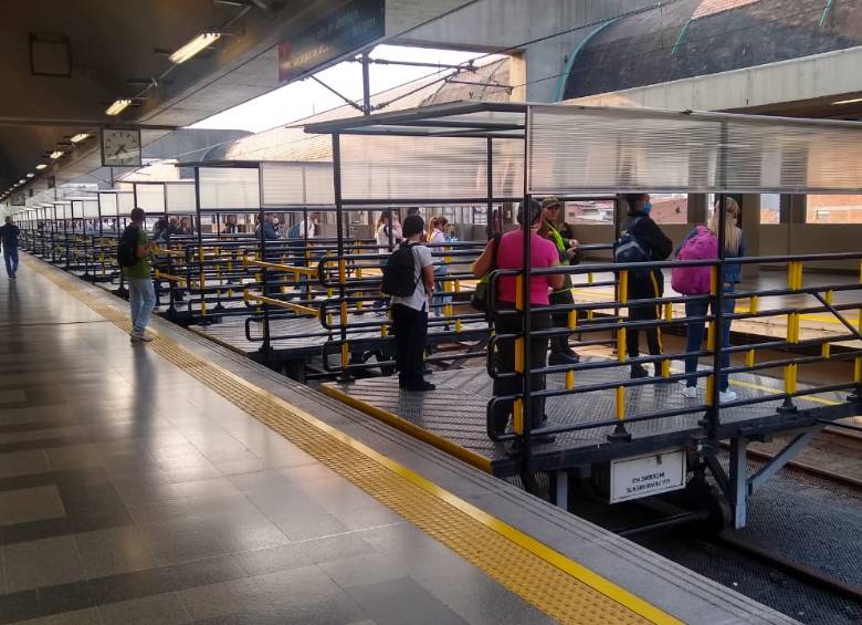Las estaciones tuvieron una reducción considerable de usuarios, comparado con el martes de esta semana. FOTO CORTESÍA