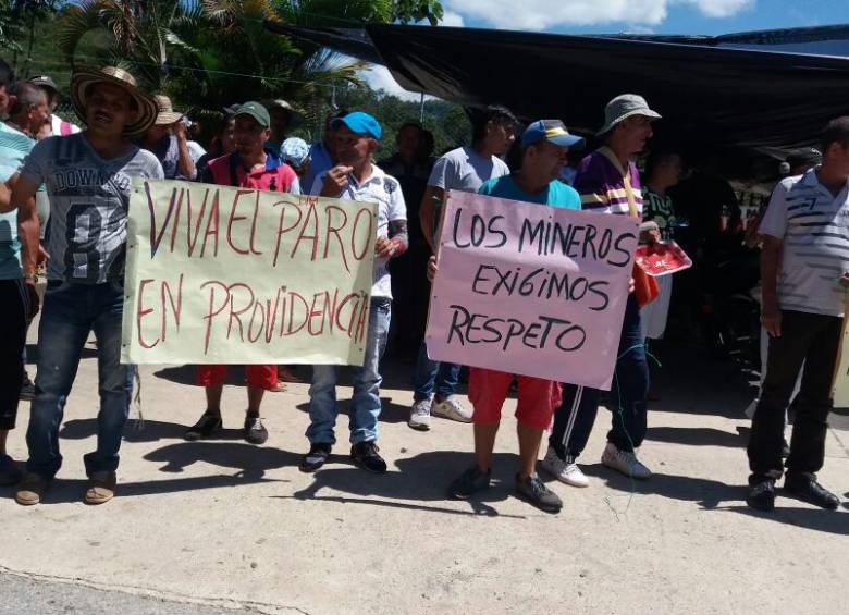 Los mineros artesanales e informales de Providencia, municipio de San Roque, completan cinco días en paro. FOTO cortesía