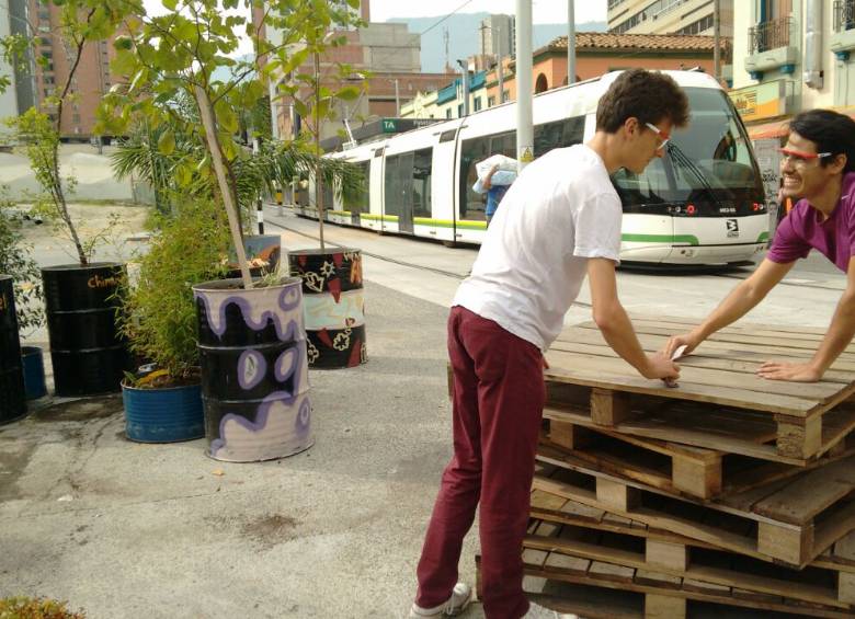 Voluntarios llenaron de árboles los alrededores del Tranvía