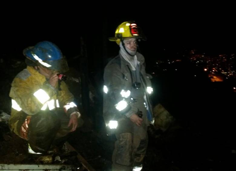 Incendio destruyó cinco viviendas en zona de invasión de Santo Domingo Savio