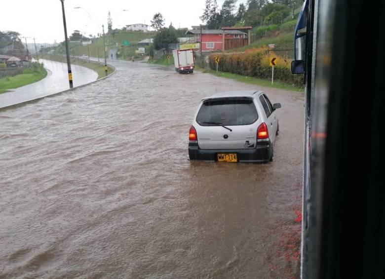 Las fuertes lluvias se presentaron en el Oriente antioqueño en la tarde del lunes. Foto Alcaldía de Marinilla.