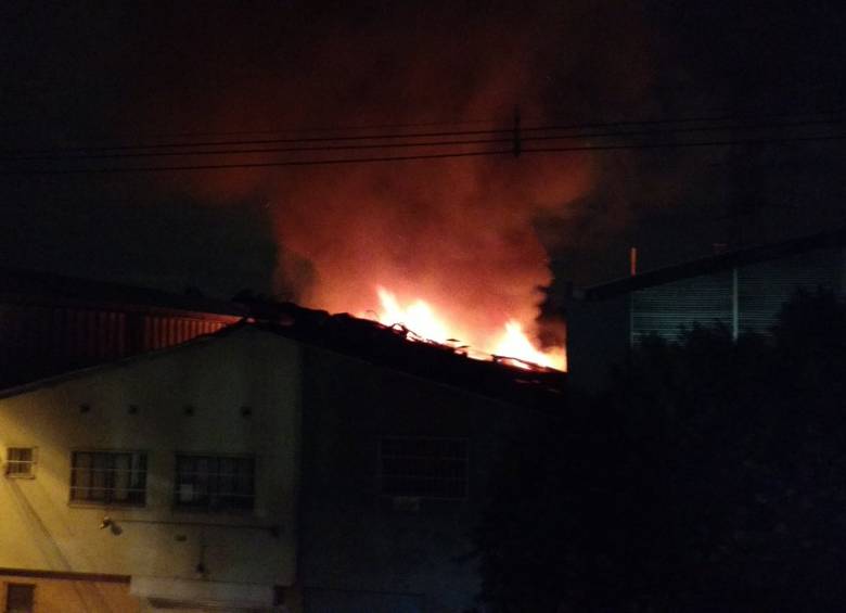La emergencia ocurrió a las 11:00 de la noche del martes. FOTO CORTESÍA @Colombiansilver