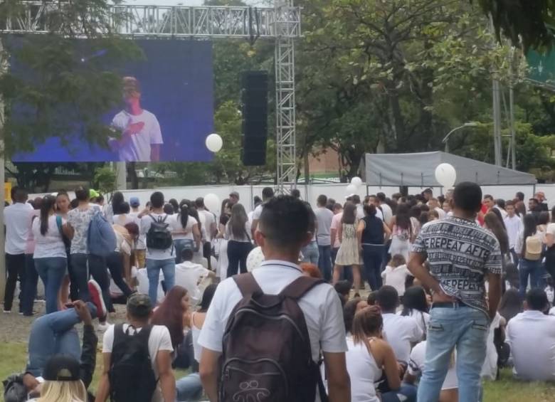 Entre música, lágrimas y amor, Medellín despidió a Fabio Legarda