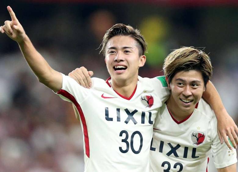 El nuevo jugador del Barca, Hiroki Abe, junto a Koki Anza. FOTO Reuters