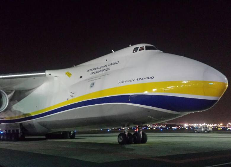 Este jueves llega al país el primer avión ruso Antonov 124-100 que transporta parte de los cables necesarios para reparar el daño en la central hidroeléctrica de Guatapé. 