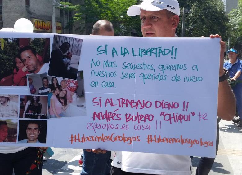 La carreta 70, junto a la estación Estadio del metro, fue el sitio del plantón por la liberación de los geólogos. FOTO JUAN CARLOS MONROY
