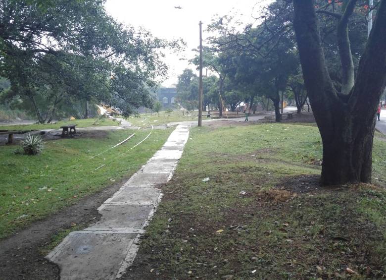 Hasta con piedras se roban motos en Medellín