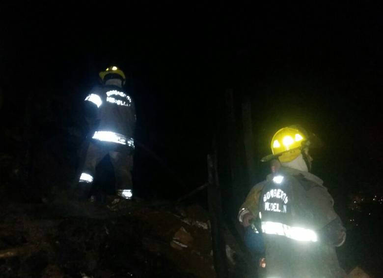 Incendio destruyó cinco viviendas en zona de invasión de Santo Domingo Savio