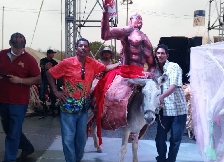 “Bloqueo al Maltrato Animal” fue el burro ganador en el popular Festival Nacional del Burro celebrado este sábado en San Antero, Córdoba. FOTO @CHICACERETE