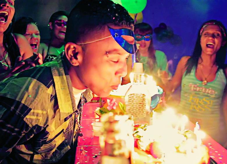 El papi, cortometraje que estará en Caja de Pandora, cuenta la historia de una mujer transgénero que desea sacar su cédula, ese elemento que nunca ha tenido. FOTO cortesía andrea méndez 