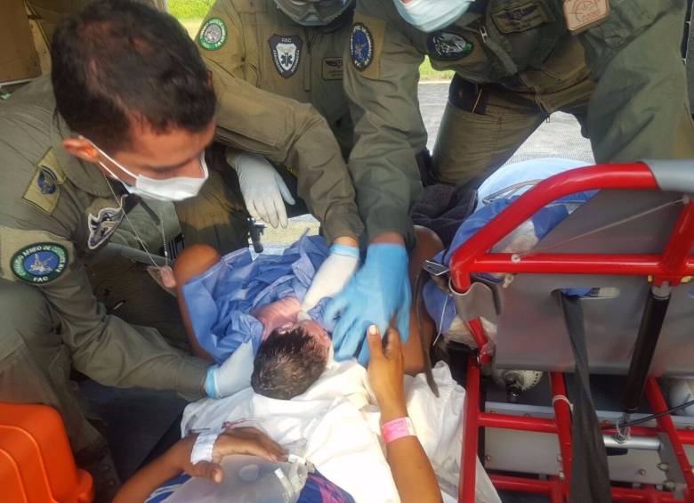 El bebé de Sosa, que fue niño, nació en perfectas condiciones. CORTESÍA: Fuerza Aérea Colombiana.