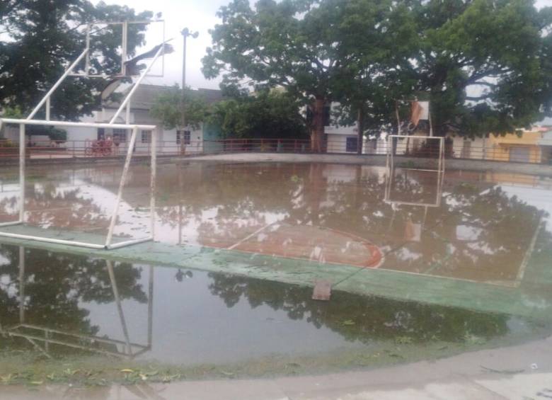 En Córdoba, por lluvias, entregaron 300 kits de asistencia humanitaria. FOTO cortesía el meridiano 