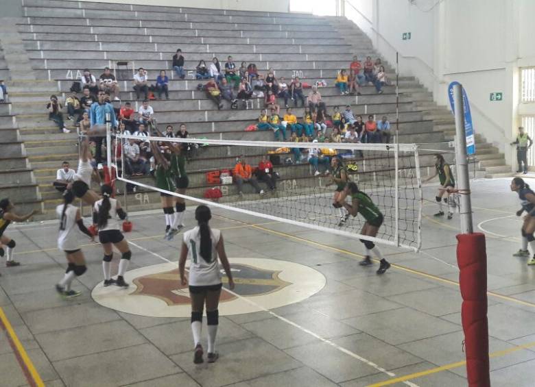 Ante Quindío, el voleibol antioqueño fue muy superior y hoy juega la final ante el local, Risaralda. FOTO cortesía Indeportes