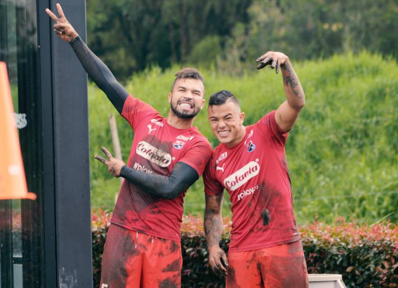 El zaguero Andrés Cadavid y el atacante Leonardo Castro, aporte de experiencia en el DIM. FOTO cortesía DIM 