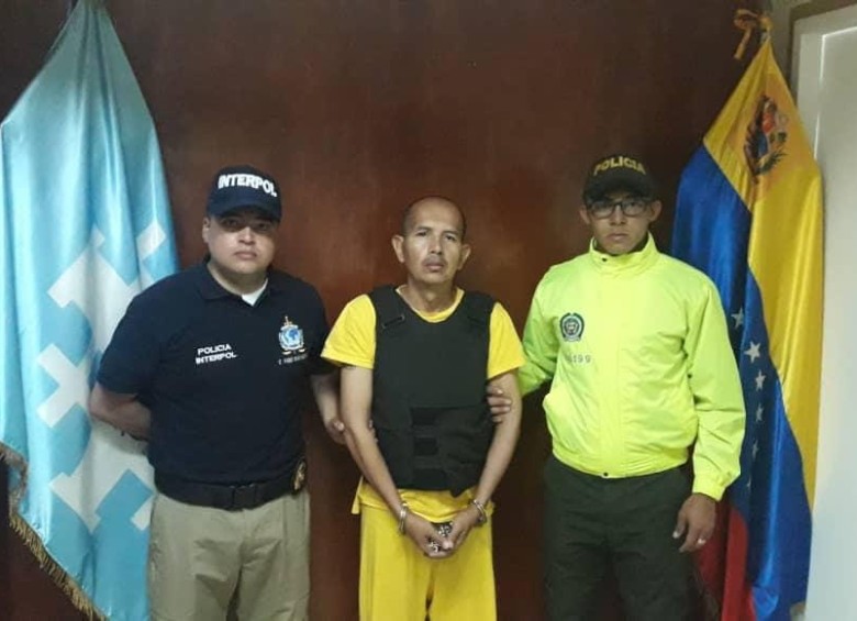 Luego de ser aprobada la extradición desde Venezuela, donde permanecía desde 2008, “Lobo Feroz” fue enviado a Colombia para responder ante la justicia. FOTO cortesía fiscalía