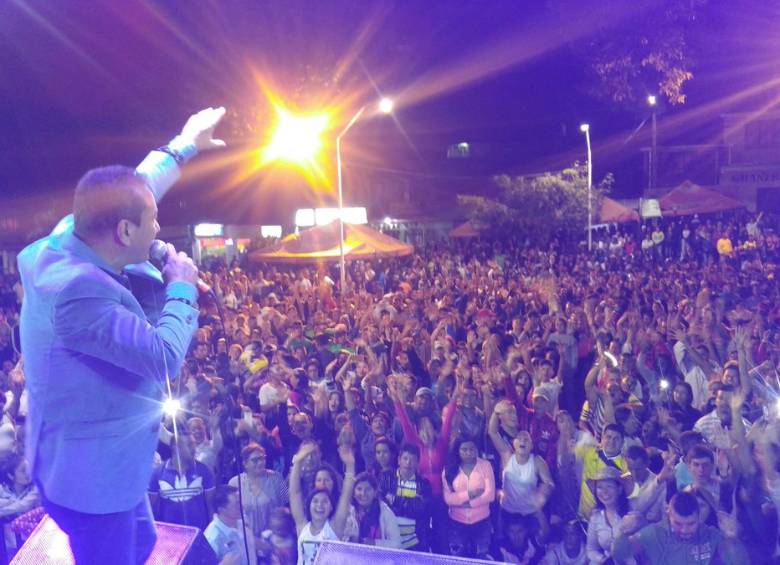 El artista estaba programado para presentarse a las 10 de la noche del sábado en las fiestas del Campesino en Argelia. FOTO FACEBOOK GENCY RAMÍREZ 