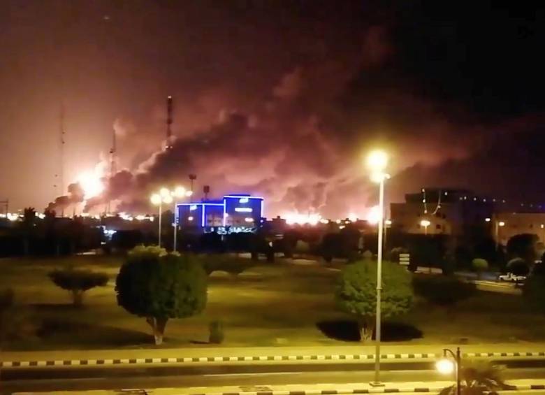 Rebeldes yemeníes, apoyados por Irán, se atribuyeron la acción terrotista.