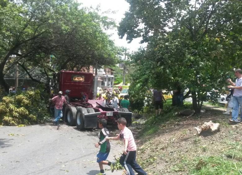 El accidente ocurrió muy cerca de una de las porterías de la Universidad Nacional. FOTO CORTESÍA