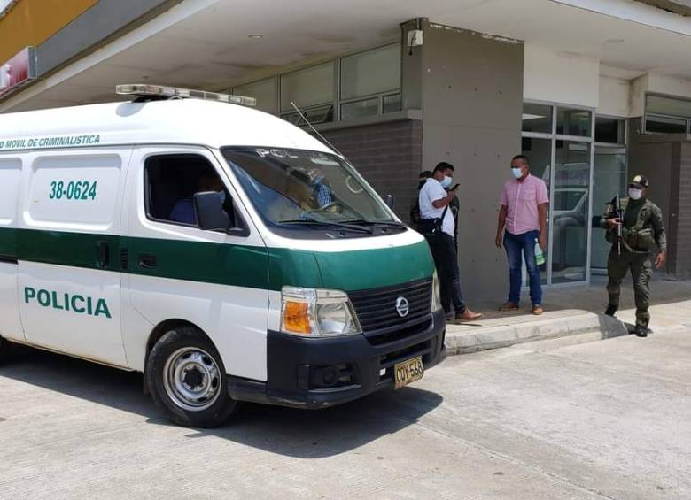 Los uniformados fueron trasladados al hospital de Caucasia. FOTO Twitter @informativoan