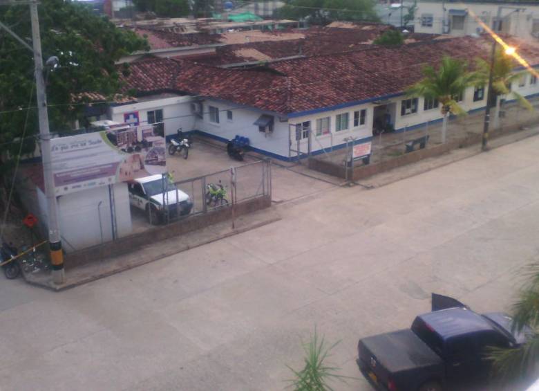 Un presunto atacante muerto, otro capturado y un policía herido dejó un hostigamiento de un grupo armado al comando de Policía del municipio de El Bagre, en el Bajo Cauca antioqueño. FOTO CORTESÍA