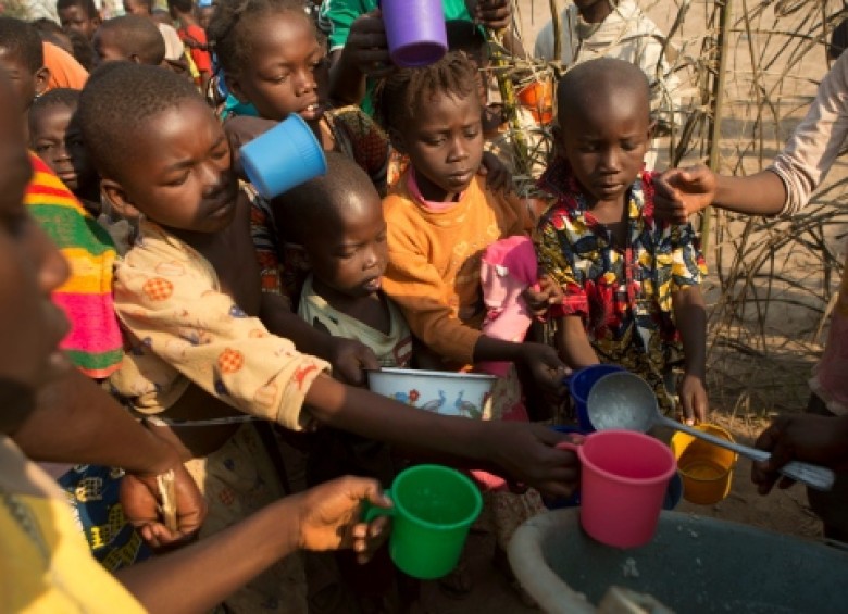 Los niños en África tienen 12 veces más probabilidades de morir por enfermedad de carácter común en otras regiones del mundo. FOTO AP. 