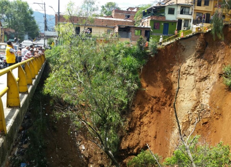 Cinco viviendas evacuadas tras deslizamiento en el barrio Santa Cruz