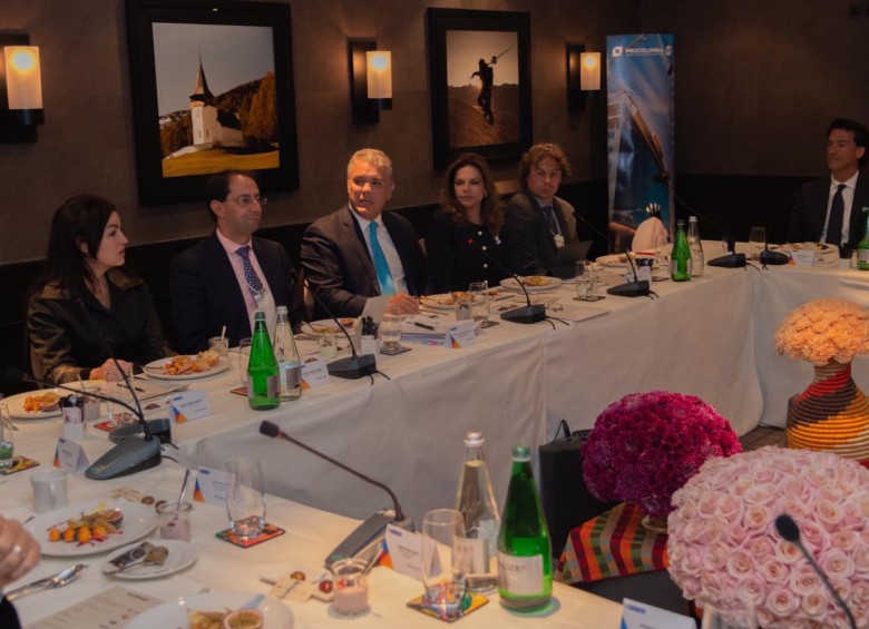 La comitiva colombiana desayunó con empresarios en Davos. FOTO: Cortesía Presidencia 