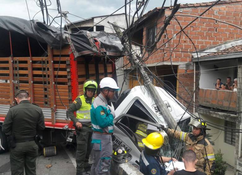 Cuatro lesionados dejó accidente de una volqueta en el barrio Pedregal