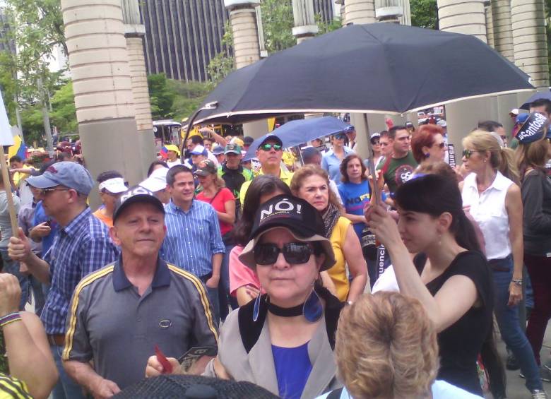 “Renuncie ya” y “La patria y el No se respetan” fueron las arengas más coreadas en el Parque de la Luces. FOTO cortesía