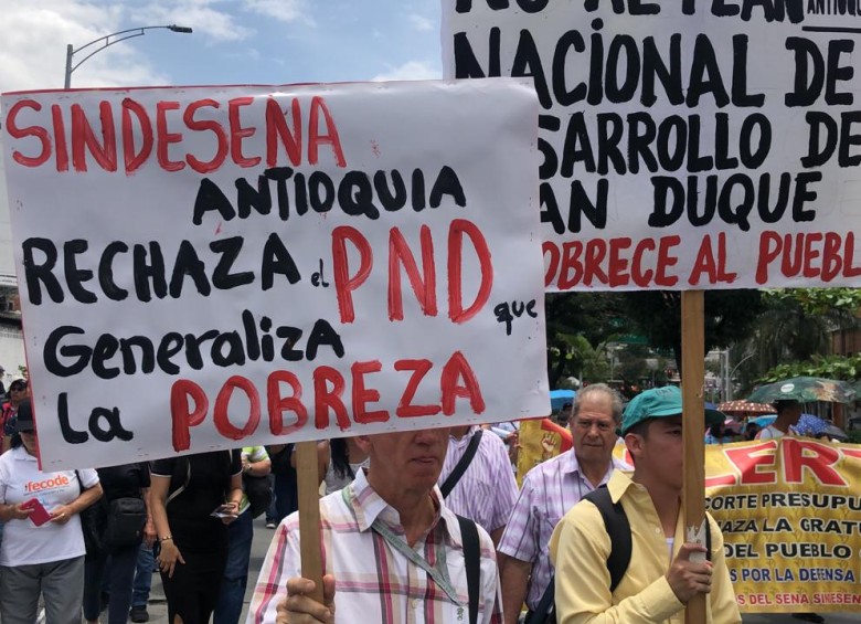 Docentes marcharon en Medellín en apoyo al paro de Fecode