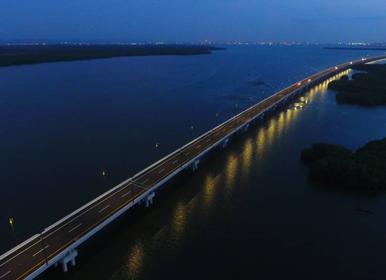 El proyecto comprende el Viaducto Gran Manglar, sobre la Ciénaga de la Virgen en Cartagena. La compañía señala que además de ser el más largo de Colombia, ha recibido tres premios, dos de sostenibilidad y uno de ingeniería. FOTO cortesía ISA