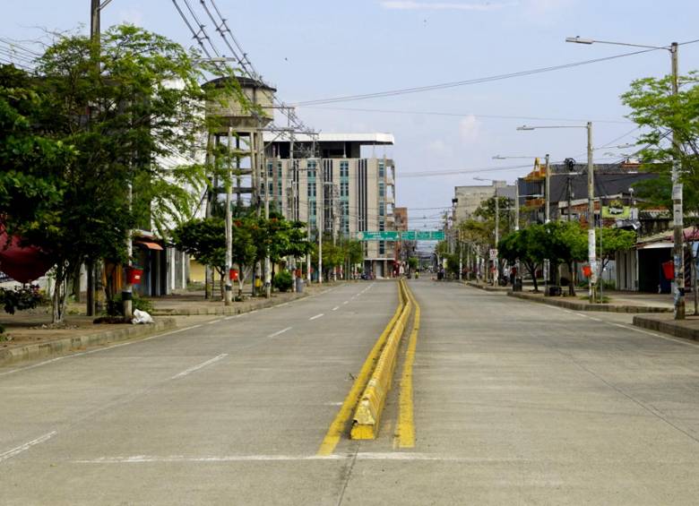Así se veían ayer las calles de Turbo, que vivió un toque de queda de 32 horas desde el jueves a las 8:00 p.m. hasta hoy a las 4:00 p.m. La imagen contrasta con la vivida los 7 días que duraron los locales abiertos. En Caucasia se decretó la apertura. FOTO cortesía
