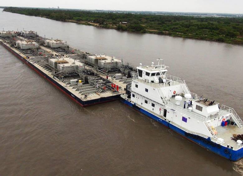 En barcazas como estas, Corona e Impala marcaron un hito en Colombia al realizar, desde Barrancabermeja, la primera exportación en tránsito por el río Magdalena. FOTO cortesía impala