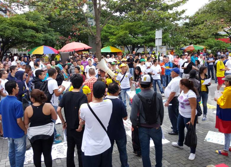 En Medellín la manifestación salió a las 9:00 de la mañana desde el Jardín Botánico en la Calle Carabobo e irá hasta el Parque de las Luces. FOTO Juan Sebastián Carvajal