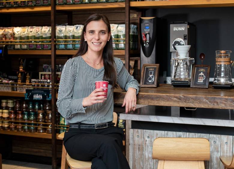 Camila Escobar Corredor, presidente de Procafecol, mencionó que las ventas de las tiendas Juan Valdez corresponden al 70 % de los ingresos totales de la compañía. FOTO Cortesia Fedecafé