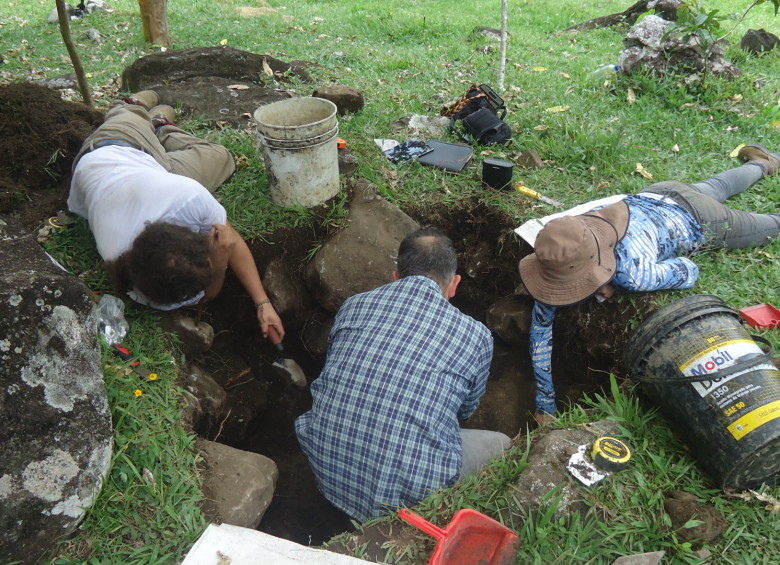 Excavaciones llevadas a cabo en la vereda Alto Seco de San Andrés de Cuerquia, donde se hicieron cuatro cortes de tierra (en terrazas) para recuperar los restos arqueológicos. FOTO EYC GLOBAL