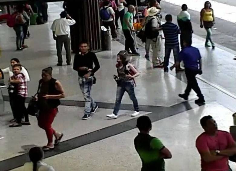 Yuli Andrea abordó el pasado sábado en la noche en la Terminal del Norte un bus con destino al Urabá antioqueño, según las autoridades. FOTO Cortesía