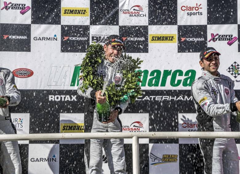 Juan Manuel González es absoluto dominador de la categoría caterham del campeonato Monomarca, en el autódromo de Tocancipá. 