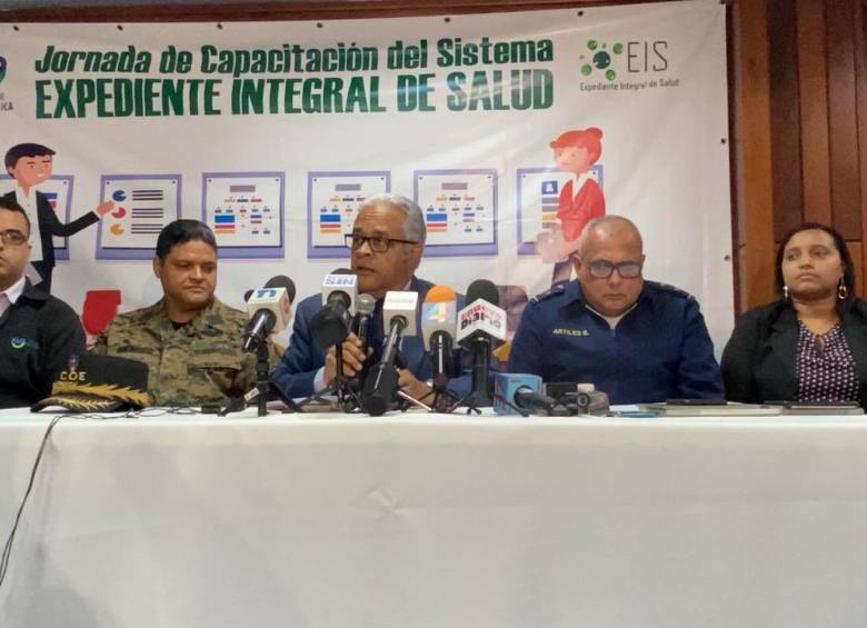 Ministro de Salud Pública da la noticia. FOTO PANTALLAZO VIDEO