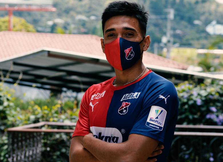 Israel Escalante ya se puso la camiseta del Medellín